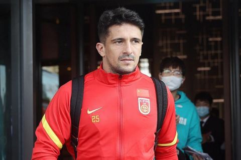 该片由青年导演李骥执导，李岷城、任素汐、何巍然等出演,以黑色幽默喜剧的方式讲述了在火车配件厂工作的小镇青年李大川（李岷城饰）因意外事件被当作小偷当场抓获，使本来要被工厂买断工龄的他失去了四万元的补偿款